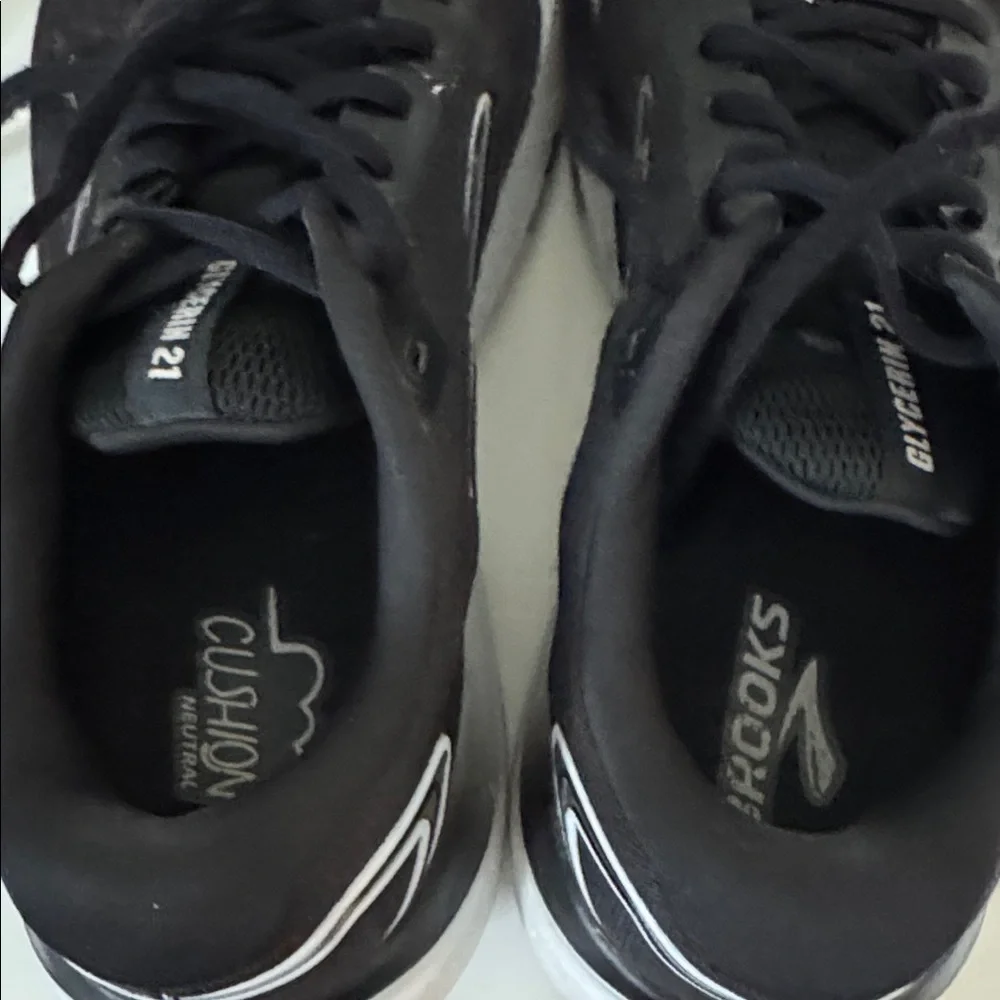 Brooks Glycerin 21 Black and White Athletic Shoes